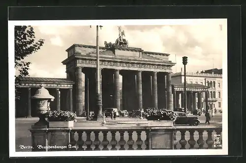 AK Berlin, Brandenburger Tor im Sonnenschein