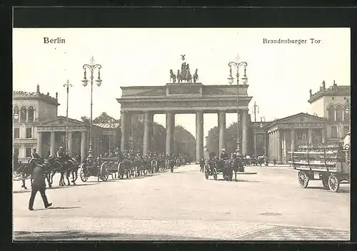 AK Berlin, Kutschen am Brandenburger Tor