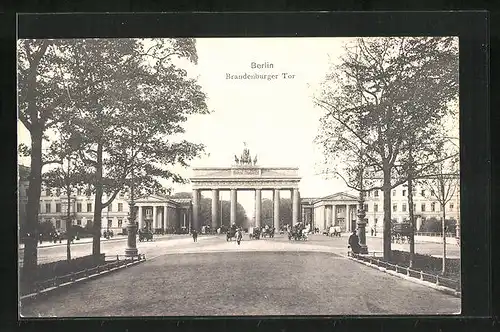 AK Berlin, Durchblick zum Brandenburger Tor