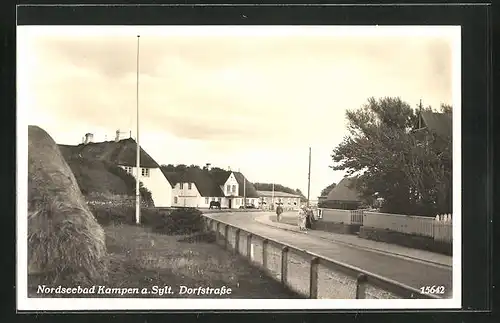 AK Kampen a. Sylt, Dorfstrasse mit Passanten