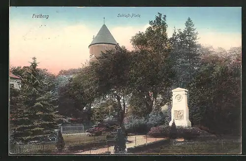 AK Freiberg, Schloss-Platz mit Denkmal