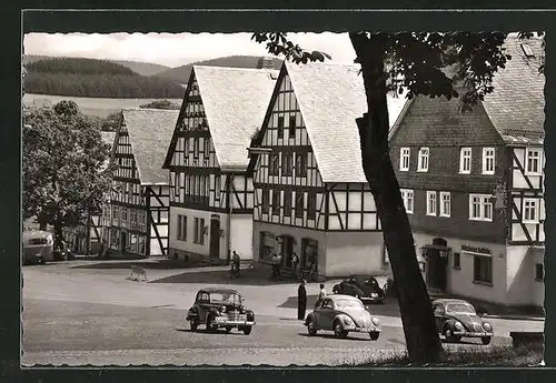 AK Hilchenbach, Strassenpartie mit Gasthaus und Geschäften