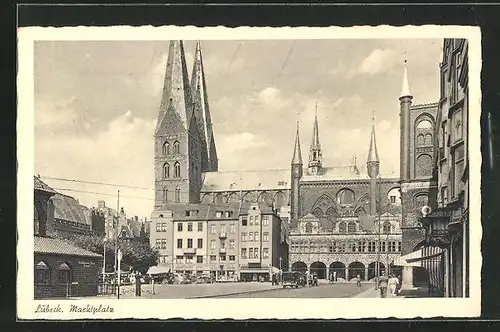 AK Lübeck, Marktplatz mit Geschäften und Kirche