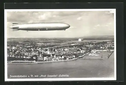 AK Friedrichshafen a. B., Luftschiff Graf Zeppelin über dem Ort