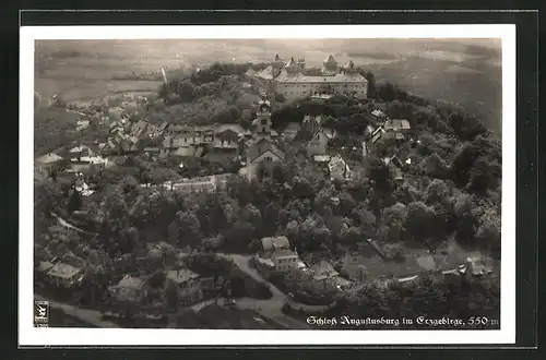 AK Augustusburg / Erzgeb., Totale mit Schloss, Luftbild