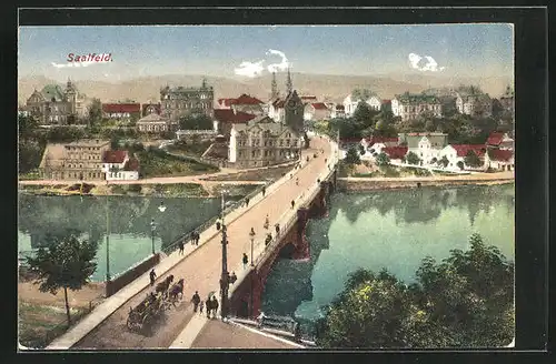 AK Saalfeld / Saale, Stadt und Brücke aus der Vogelschau