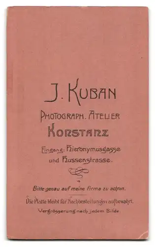 Fotografie J. Kuban, Konstanz, Hussenstr. Portrait Student mit Tellermütze