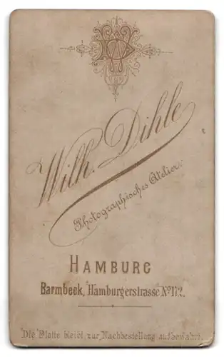 Fotografie Wilh. Dihle, Hamburg-Barmbeck, Hamburgerstrasse 172, Portrait junge Dame im festlichen Kleid