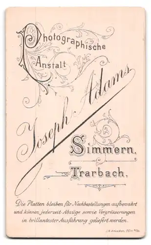 Fotografie J. Adams, Simmern, Portrait ältere Dame im schwarzen Kleid