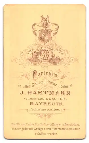 Fotografie J. Hartmann, Bayreuth, Schwarze Allee, Portrait ältere Dame mit Kragenbrosche