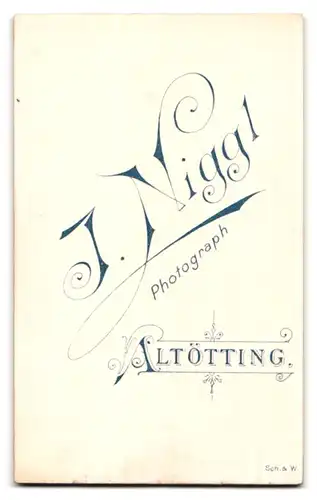 Fotografie J. Niggl, Altötting, Portrait junger Herr in modischer Kleidung