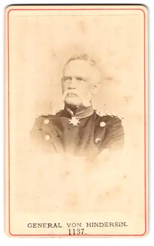 Fotografie Fotograf und Ort unbekannt, Portrait General Gustav Eduard von Hindersin in Uniform mit Pour le Merit Orden