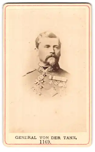 Fotografie Fotograf und Ort unbekannt, Portrait General von der Tann in Uniform mit Ordenspange