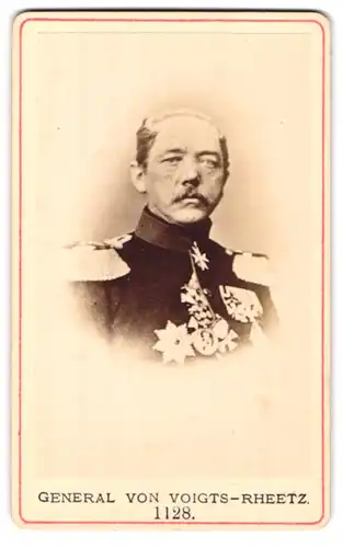 Fotografie Fotograf und Ort unbekannt, Portrait General Voigts-Rheetz in Uniform mit Ordenspange und Epauletten