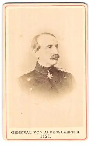 Fotografie Fotograf und Ort unbekannt, Portrait General von Alversleben in Uniform mit Pour le Merit Orden