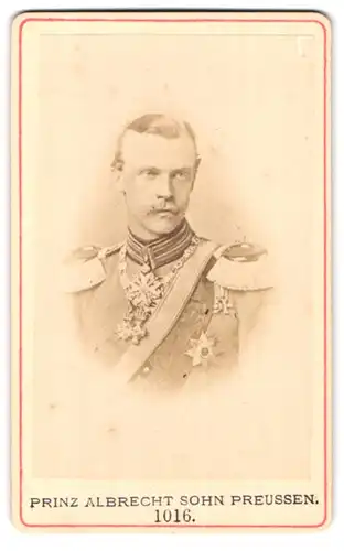 Fotografie Fotograf und Ort unbekannt, Portrait Prinz Albrecht von Preussen in Gardeuniform mit Orden und Epauletten