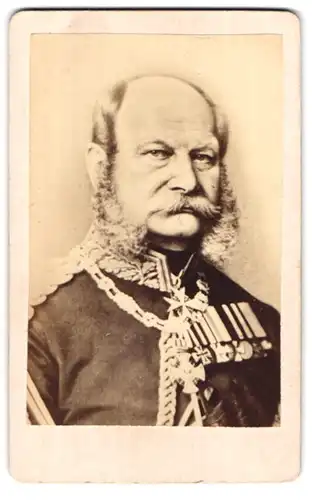 Fotografie Fotograf und Ort unbekannt, Portrait König Wilhelm I. von Preussen in Uniform mit Ordenspange und Backenbart