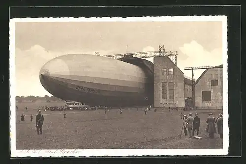 AK L. Z. 127 Graf Zeppelin, Luftschiff in der Halle