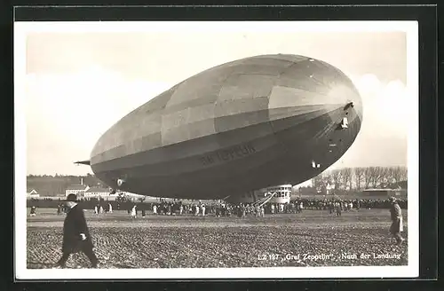 AK Luftschiff 127 Graf Zeppelin nach der Landung
