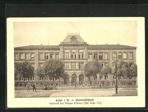 AK Lahr i. B., Friedrichschule, während des Krieges Kaserne des Inf.-Regt. 171