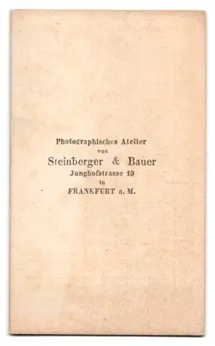 Fotografie Steinberger & Bauer, Frankfurt a. M., Junghofstr. 10, Portrait Mann im Anzug mit Vollbart