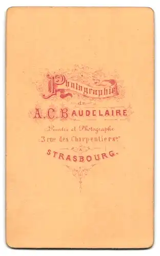 Fotografie A. C. Baudelaire, Strasbourg, Rue des Charpentiers 3, Portrait Mädchen im Kleid mit Puffärmel sitztend