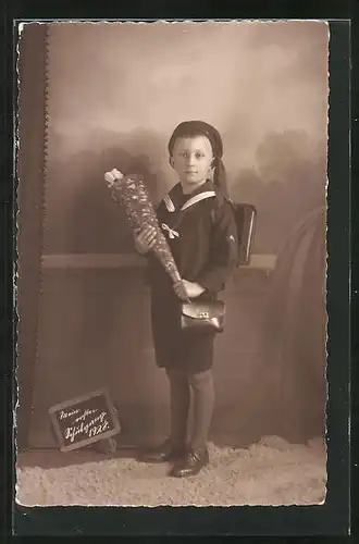 Foto-AK ABC-Schütze mit Zuckertüte im Matrosenanzug beim ersten Schulgang 1928