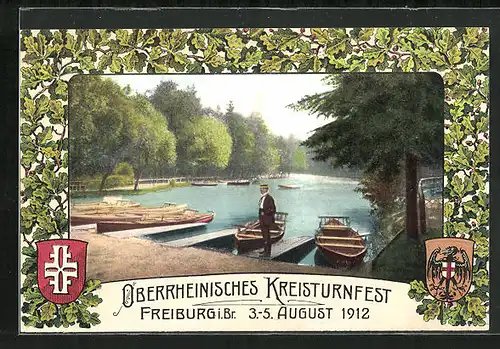 AK Freiburg i. Br., Oberrheinisches Kreisturnfest 1912, Mann steht am Bootsverleih