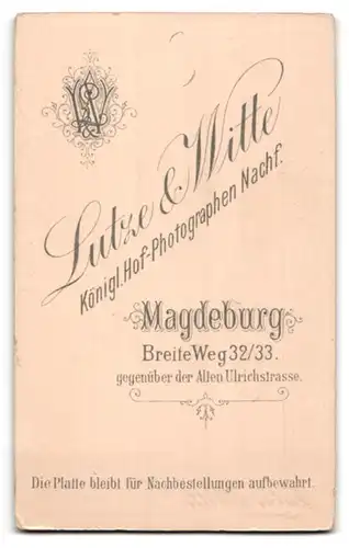 Fotografie Lutze & Witte, Magdeburg, Breite Weg 32-33, Portrait bürgerliches Paar in hübscher Kleidung