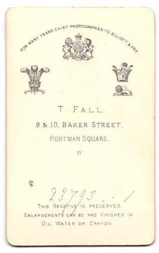 Fotografie T. Fall, London-W, 9 & 10, Baker Street, Portrait bürgerlicher Herr im Mantel mit Bart