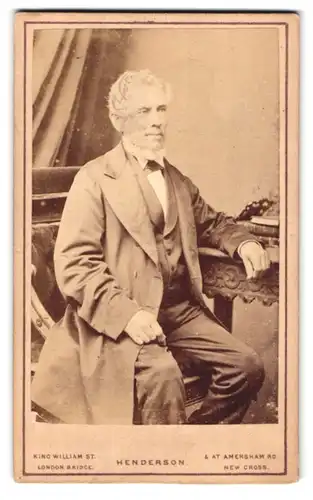 Fotografie A. L. Henderson, London-EC, 49, King William Street, Portrait älterer Herr in zeitgenössischer Kleidung