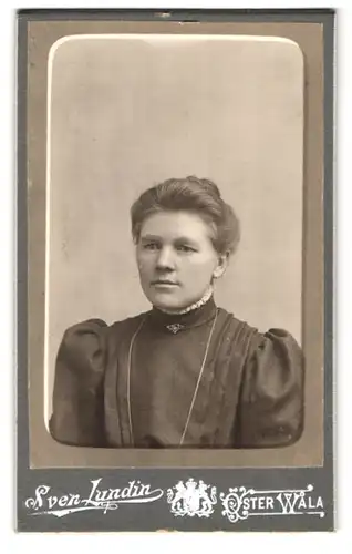 Fotografie Sven Lundin, Öster Wala, Portrait bürgerliche Dame mit hochgestecktem Haar