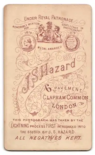 Fotografie J. S. Hazard, London, Clapham Common, bildhübsche bürgerliche Dame