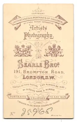 Fotografie Searle Bros., London, 191 Brompton Road, bürgerliche Frau mit Camée