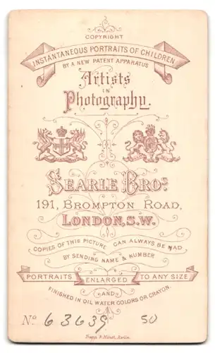 Fotografie Searle Bros., London, 191 Brompton Road, junge Dame in hochschliessendem Kleid