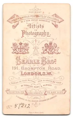 Fotografie Searle Bros., London, 191 Brompton Road, bärbeissig blickender Mann