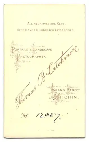 Fotografie Thomas B. Latchmore, Hitchin, Brand Street, junge hübsche Frau im Portrait