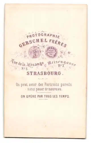 Fotografie Gerschel Freres, Strasbourg, Meisengasse 3, Edelmann mit backenbart in Napoleon-Pose