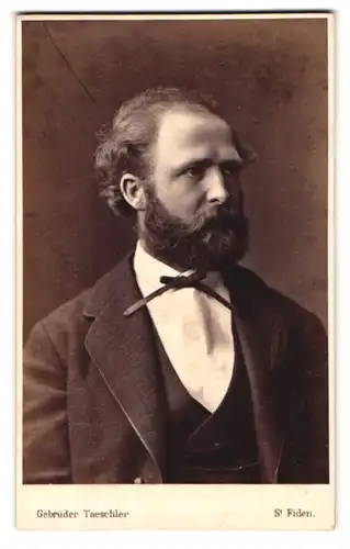 Fotografie Gebr. Taeschler, St. Fiden, Portrait Herr mit Vollbart im Anzug
