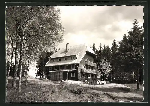 AK Rohrbach-Oberkirnach, Blick auf das Caritas Jugendheim in einer Waldkulisse