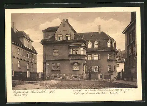 AK Reichenbach i. Vgtl., Ansicht eines Hauses mit Spaziergängern, Rosenplatz
