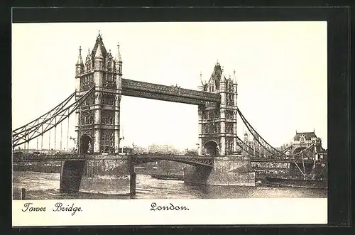 AK London, Tower Bridge vom Wasser gesehen