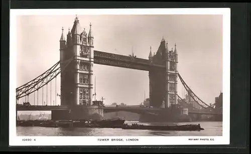 AK London, Tower Bridge, für Strassenverkehr geöffnet