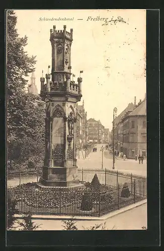 AK Freiberg i. Sa., Strassenpartie mit Blick auf das Schwedendenkmal