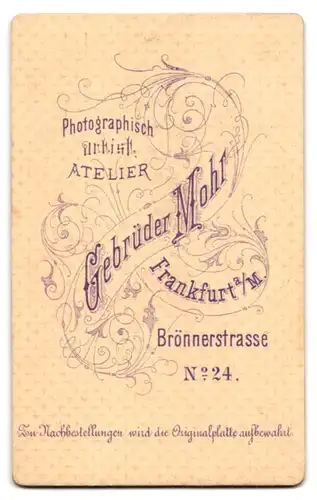 Fotografie Gebrüder Mohr, Frankfurt a /M., Brönnerstrsse 24, Portrait modisch gekleideter Herr mit Bart