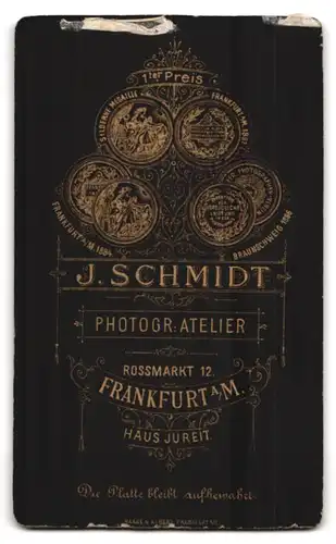 Fotografie J. Schmidt, Frankfurt a /M., Rossmarkt 12, Portrait süsses Kleinkind im weissen Kleid