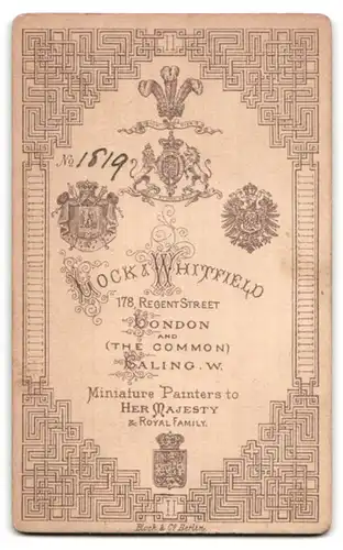 Fotografie Lock & Whitfield, London-W, 178, Regent St., Portrait junge Dame mit Kragenbrosche