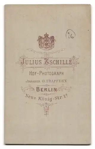 Fotografie Julius Zschille, Berlin, Neue König-Strasse 1 a, Portrait kleines Mädchen in hübscher Kleidung