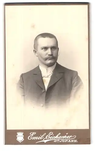 Fotografie Emil Eichacker, St. Johann-Saarbrücken, Victoriastrasse 5, Mann mit imposantem Schnauzbart