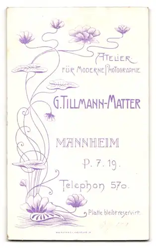 Fotografie G. Tillmann-Matter, Manheim, P.7.19, Portrait Student im vollen Wichs mit Tellermütze und Couleur